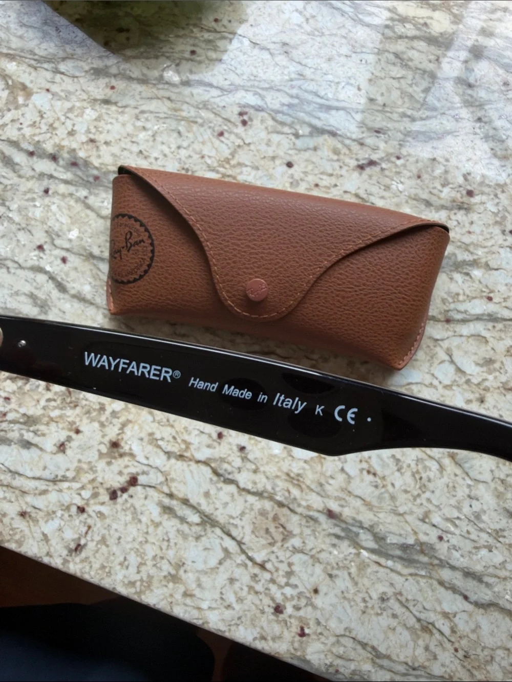 NWT Ray-Ban Black Wayfarer Sunglasses with Brown Case